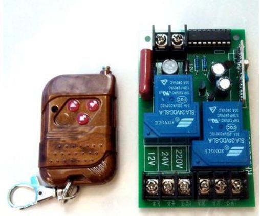 ชุด relay 12vไร้สายผ่านคลื่นวิทยุ 30-100m (คุมไฟฟ้า5-220v 30A)ตัวลูกติดกัน2ตัว 